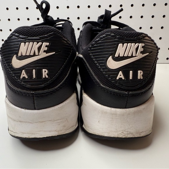 Nike Women's Air Max 90 Shoes Black and White Streetwear Classic Vibes Size 8.5M - Picture 7 of 15
